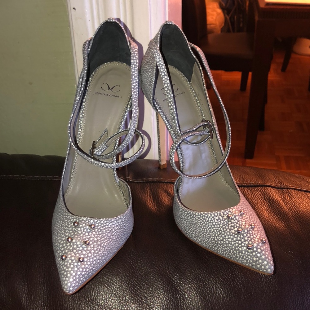 new only tried on when purchase comes in original